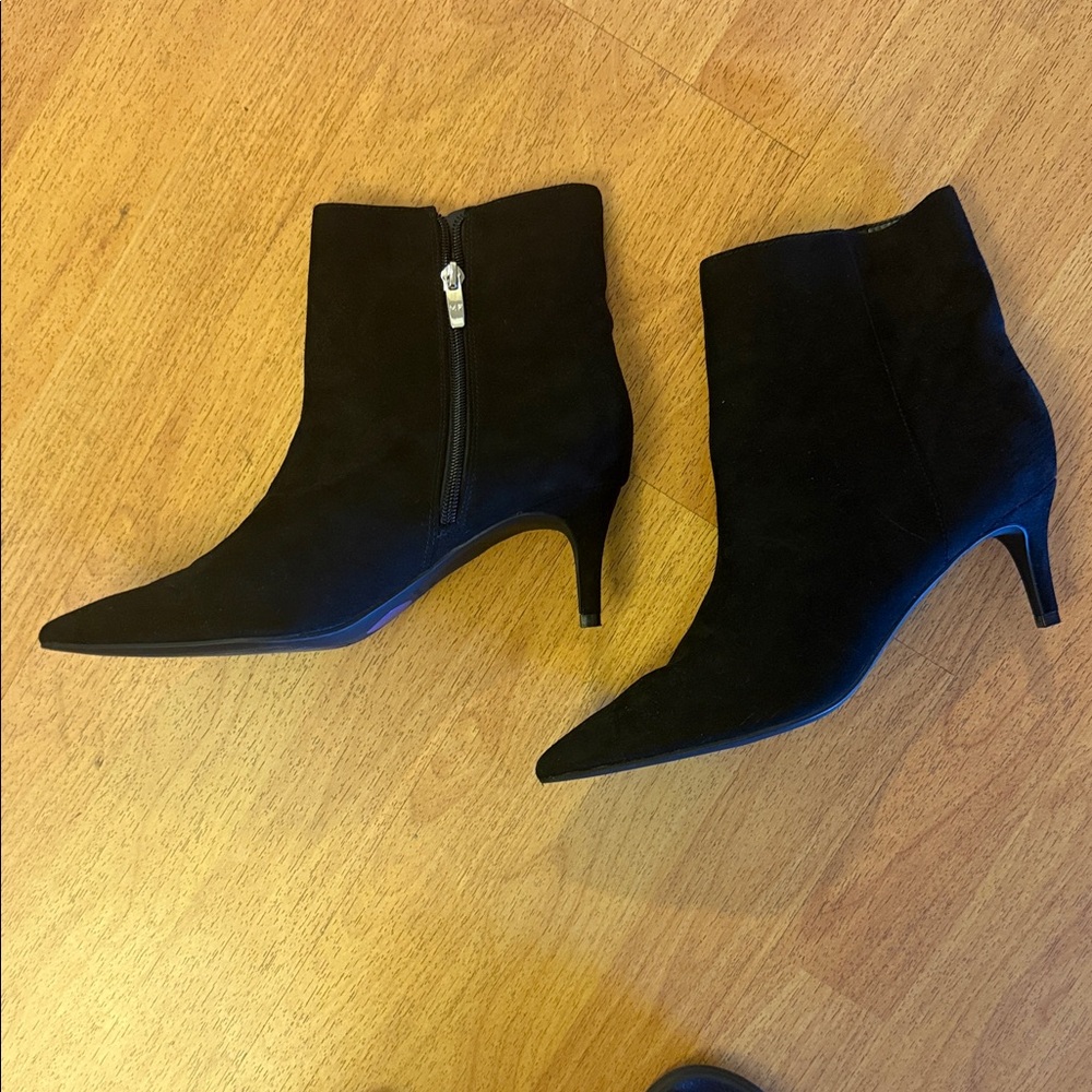 Classic Black Pointed-Toe Ankle Boots - Stylish Kitten Heel